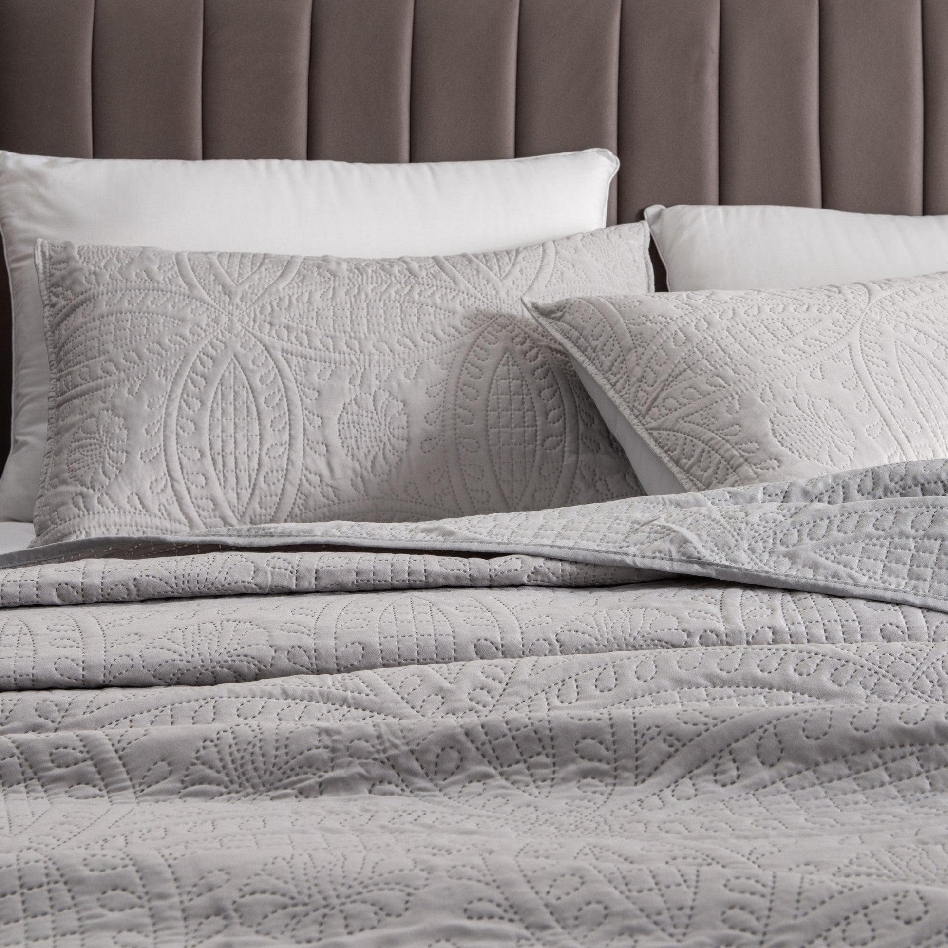 3 - Piece Oversized Medallion Quilt Set - Clara Collection - Boske.store