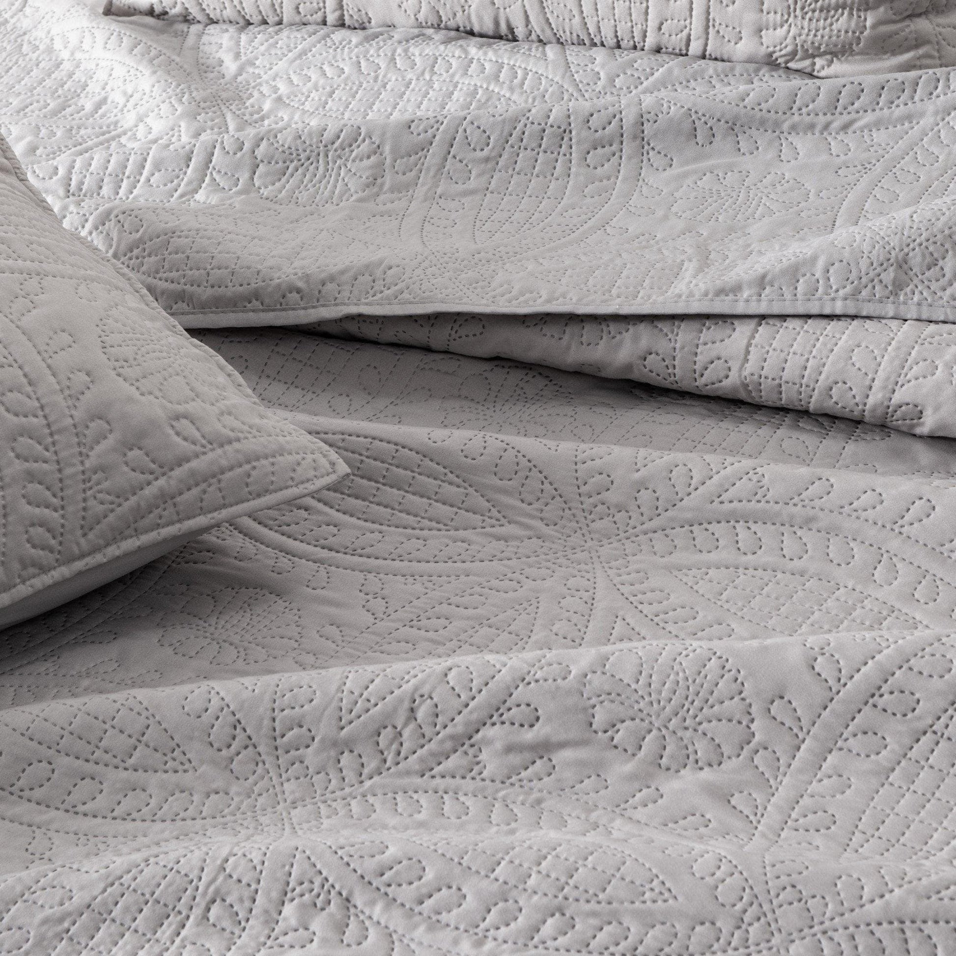 3 - Piece Oversized Medallion Quilt Set - Clara Collection - Boske.store