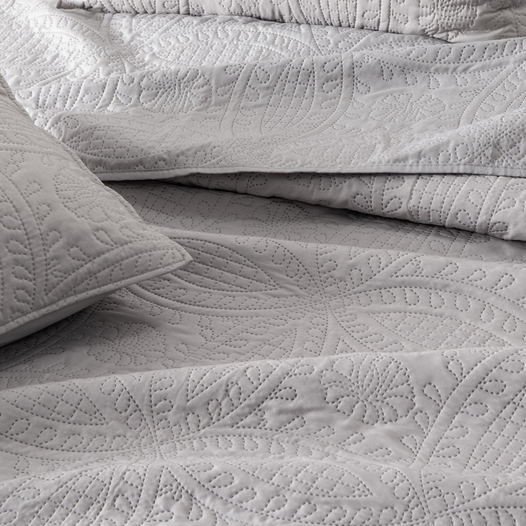 3 - Piece Oversized Medallion Quilt Set - Clara Collection - Boske.store