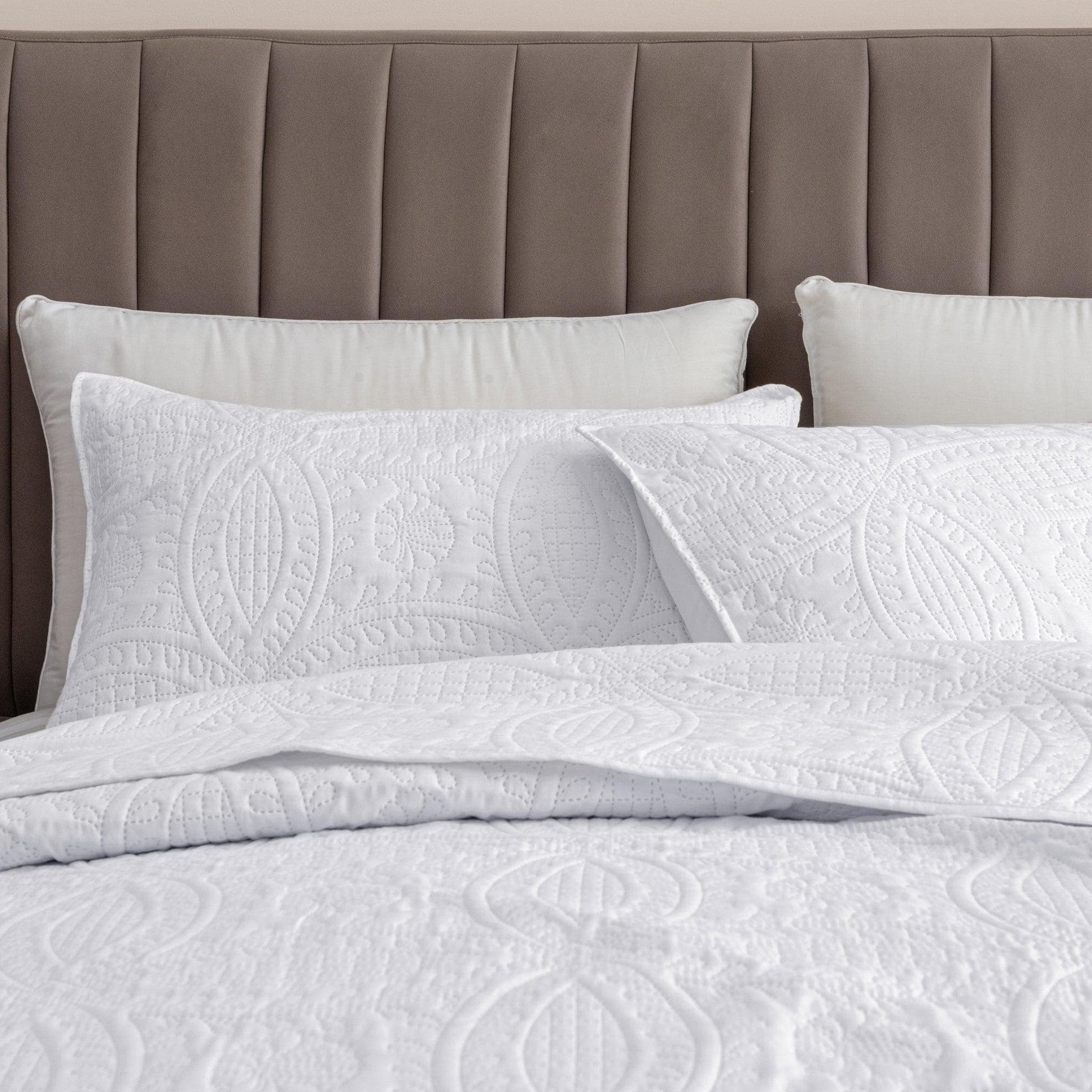 3 - Piece Oversized Medallion Quilt Set - Clara Collection - Boske.store