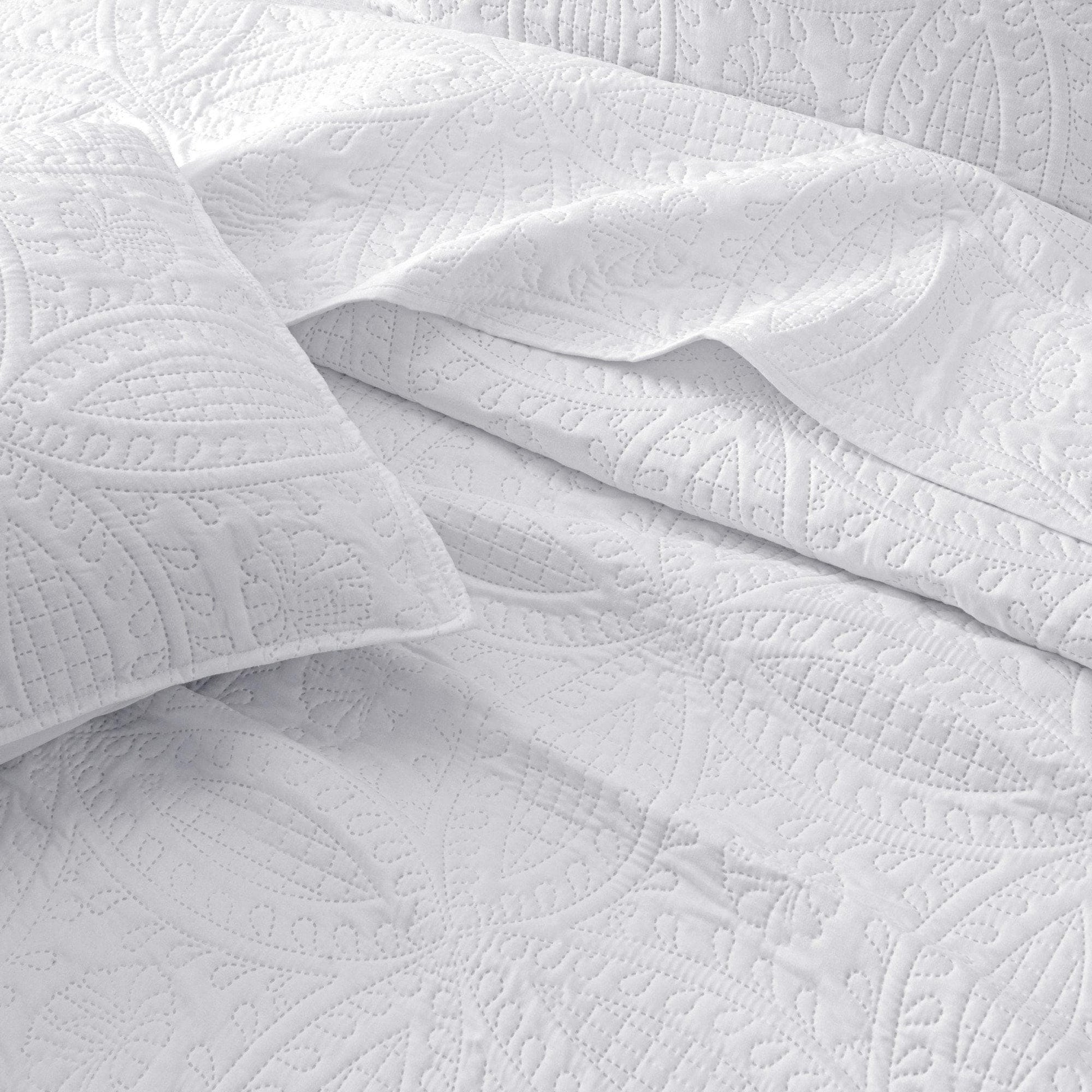 3 - Piece Oversized Medallion Quilt Set - Clara Collection - Boske.store