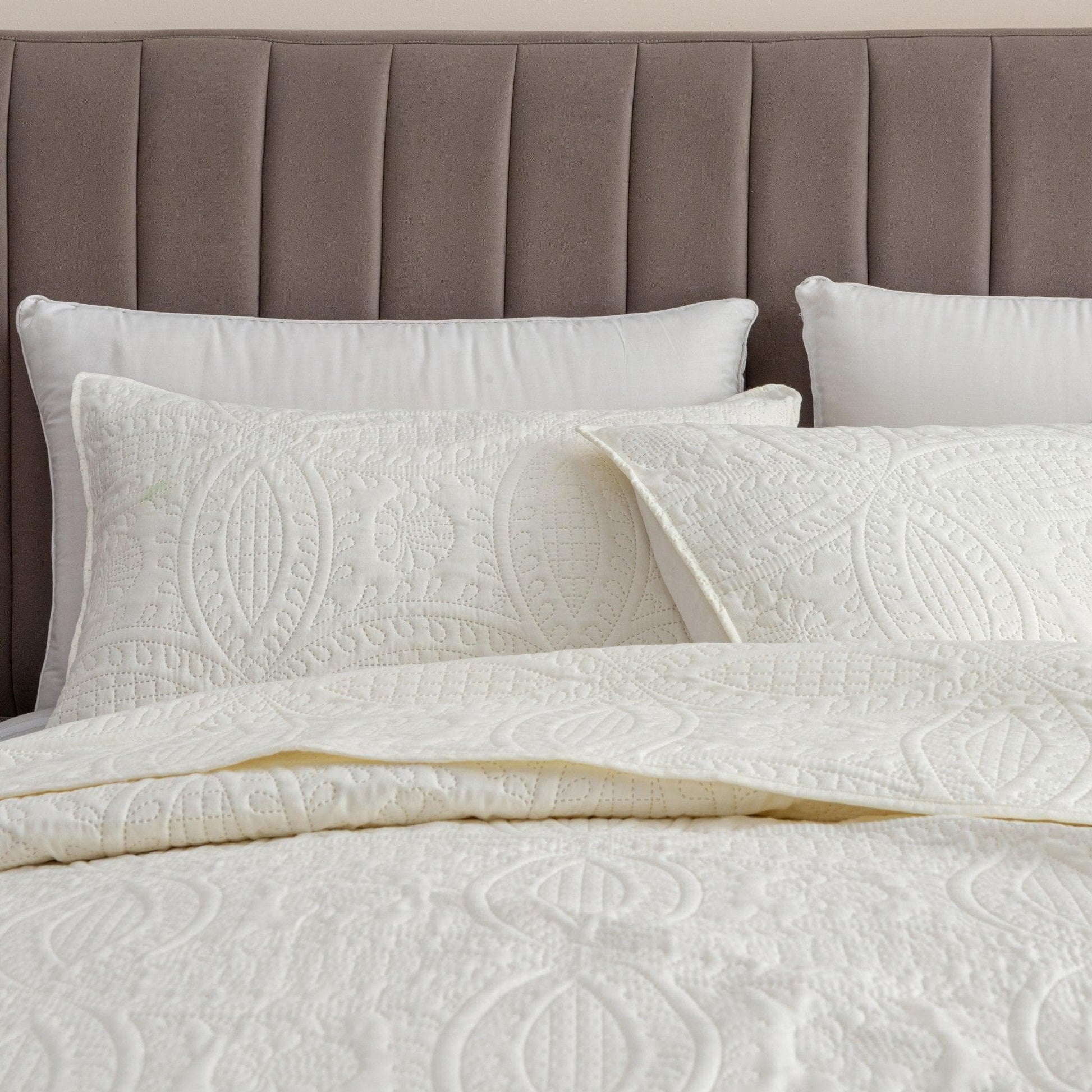 3 - Piece Oversized Medallion Quilt Set - Clara Collection - Boske.store
