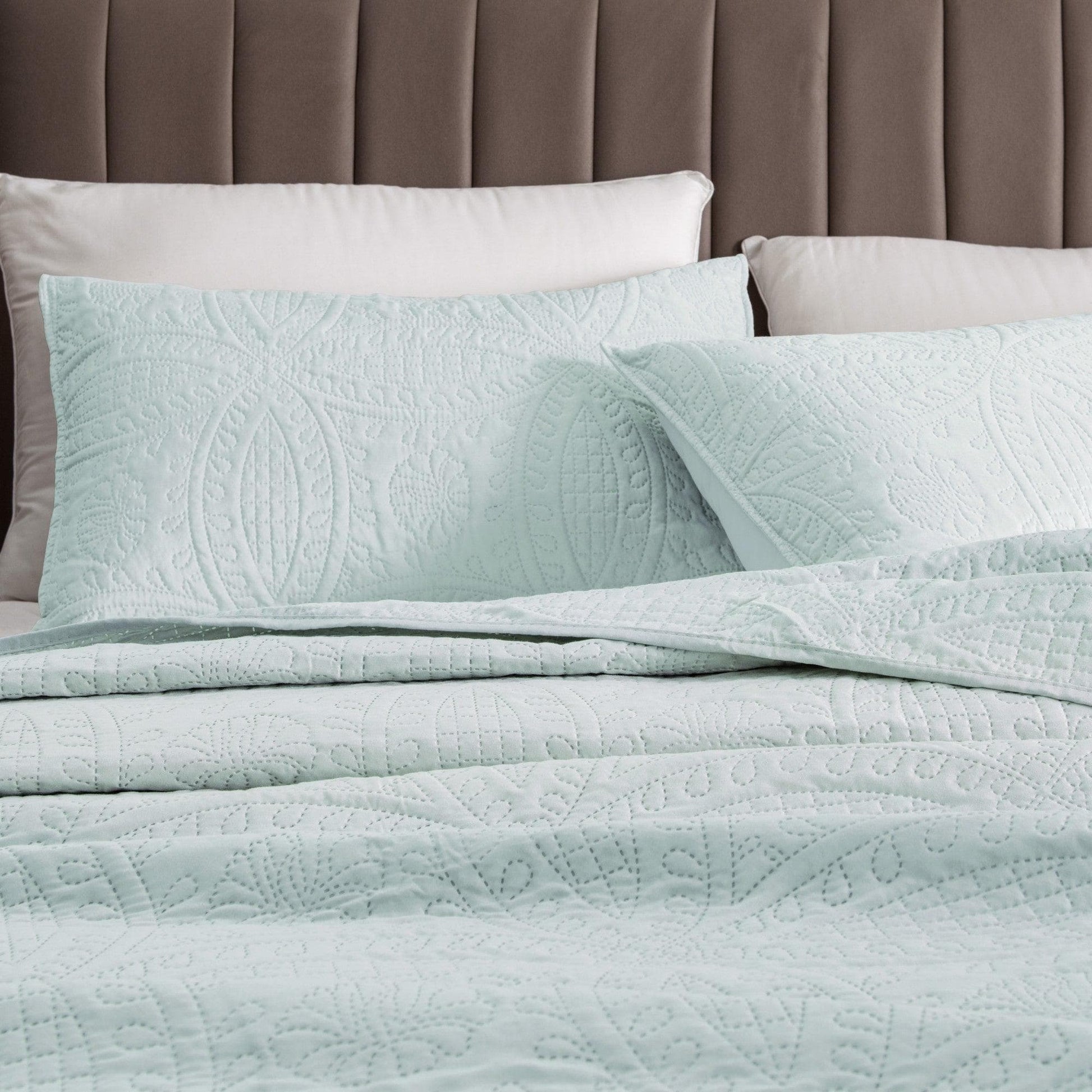 3 - Piece Oversized Medallion Quilt Set - Clara Collection - Boske.store