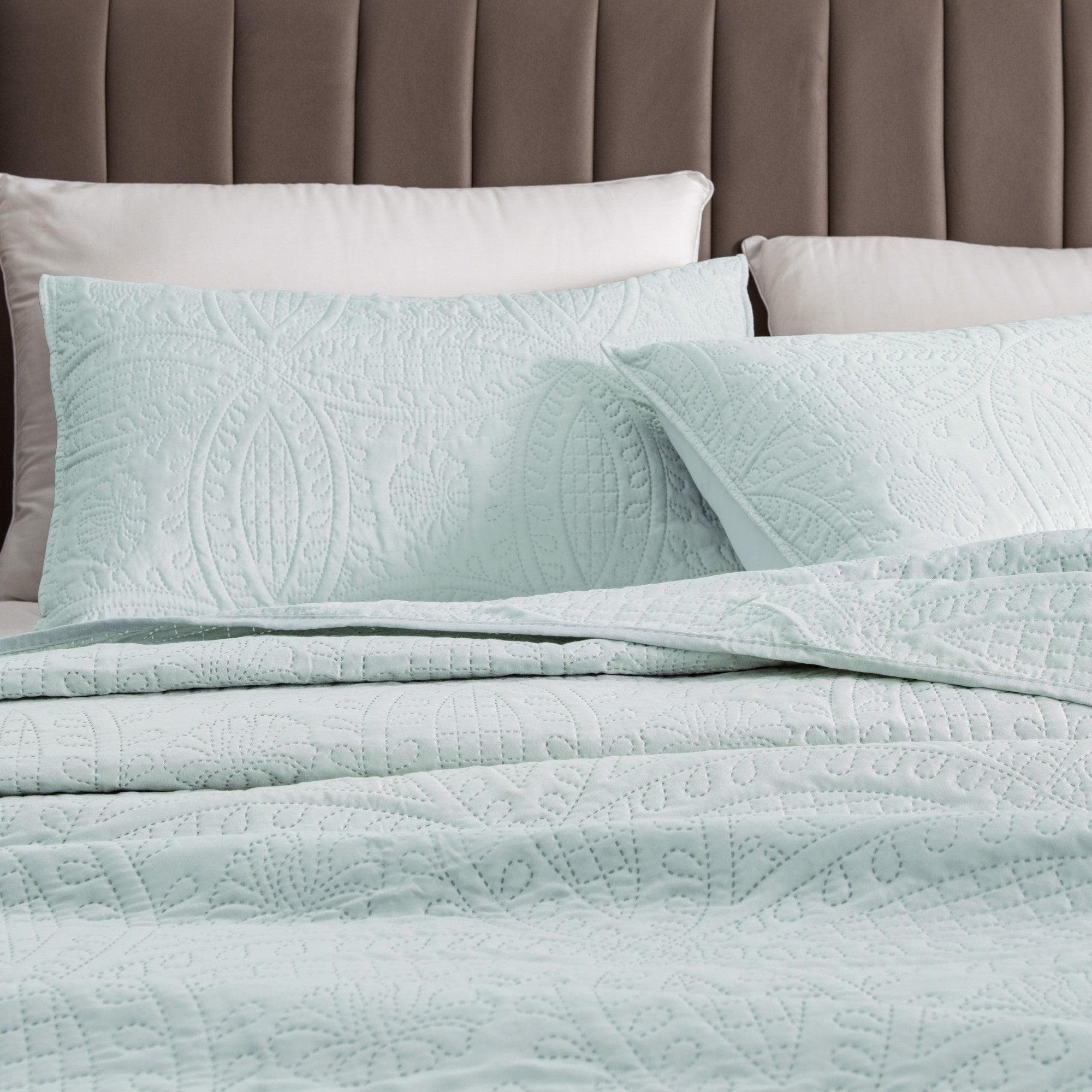 3 - Piece Oversized Medallion Quilt Set - Clara Collection - Boske.store