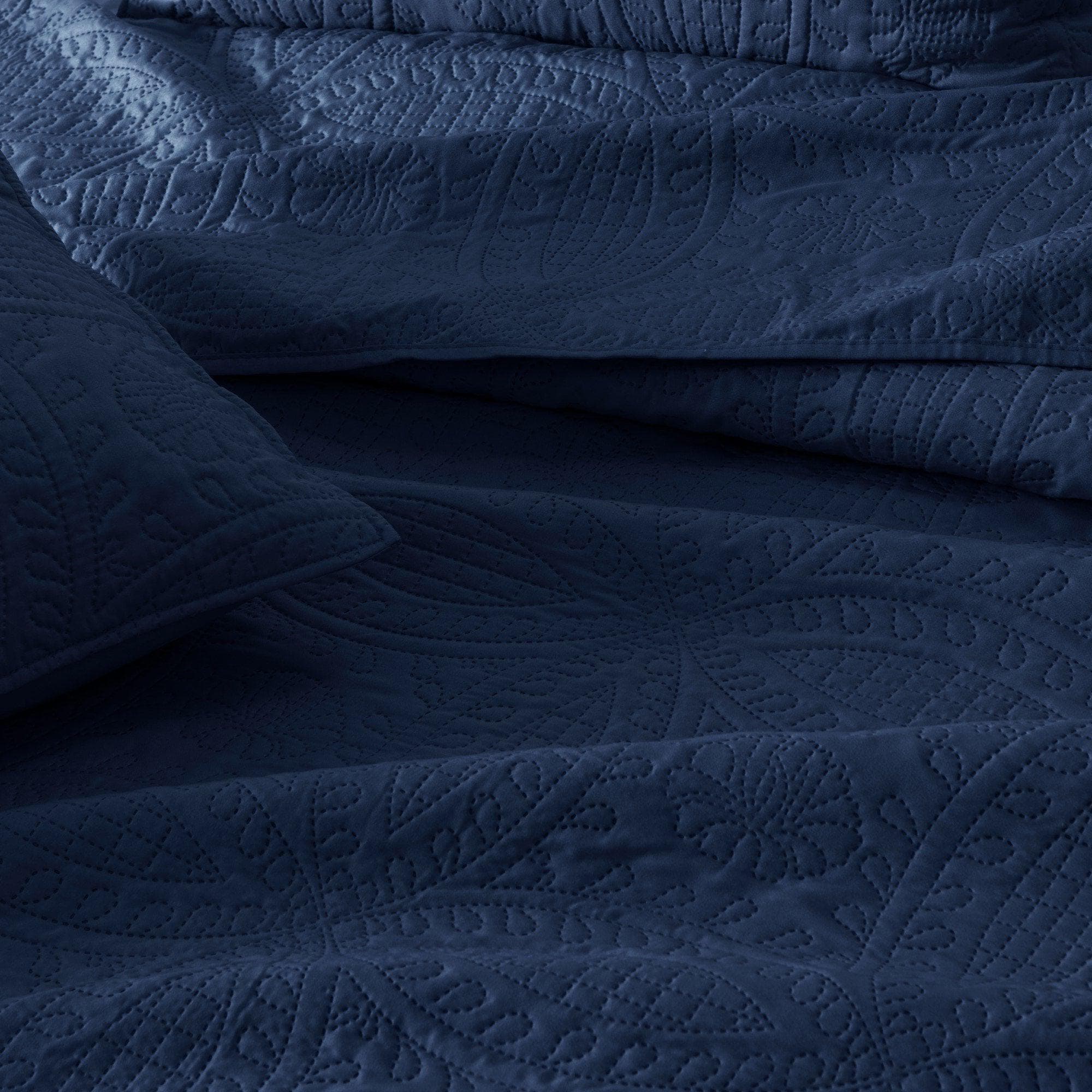 3 - Piece Oversized Medallion Quilt Set - Clara Collection - Boske.store